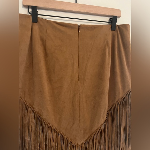 Chico’s - Faux-Suede Fringed Midi Skirt - Size 2 - Picture 5 of 8